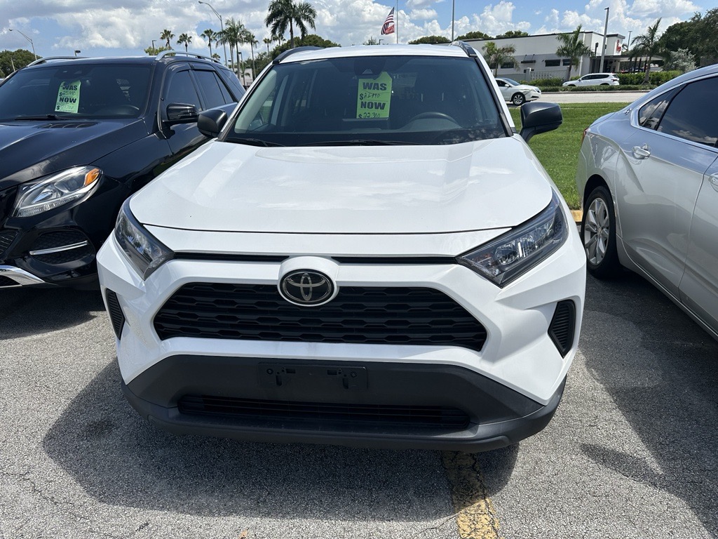 WHITE RAV4